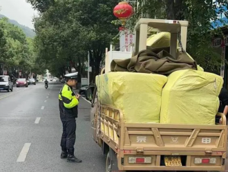 雙牌重點(diǎn)整治快遞、物流企業(yè)電動車交通違法行為