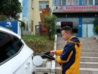 在六盤(pán)水城鄉(xiāng)，新能源車(chē)充電不再難